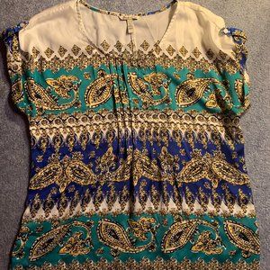 Short sleeved loose top with paisley design